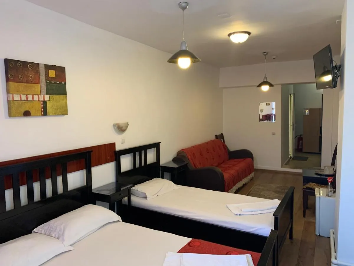 Hotel Funnytime Βουκουρέστι 3*,