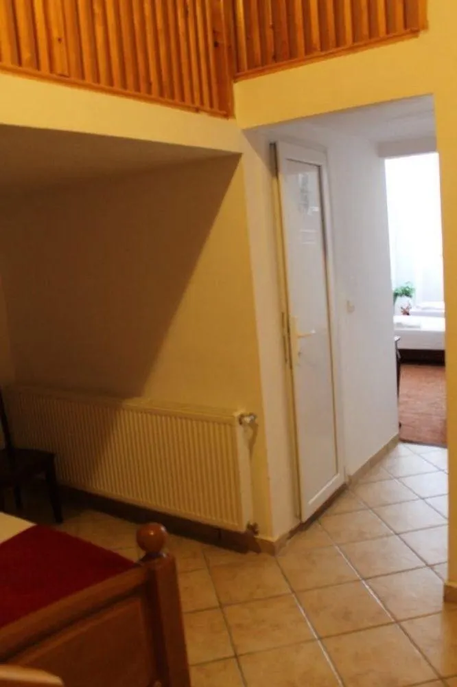 Hotel Funnytime Βουκουρέστι 3*,